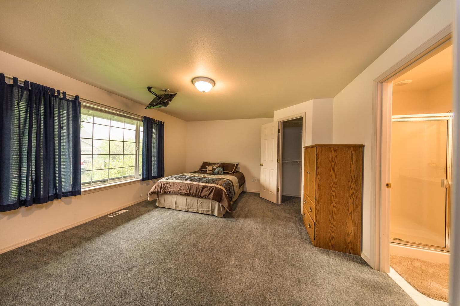 Photo of 3325 NE Mendenhall Drive 8 of 20