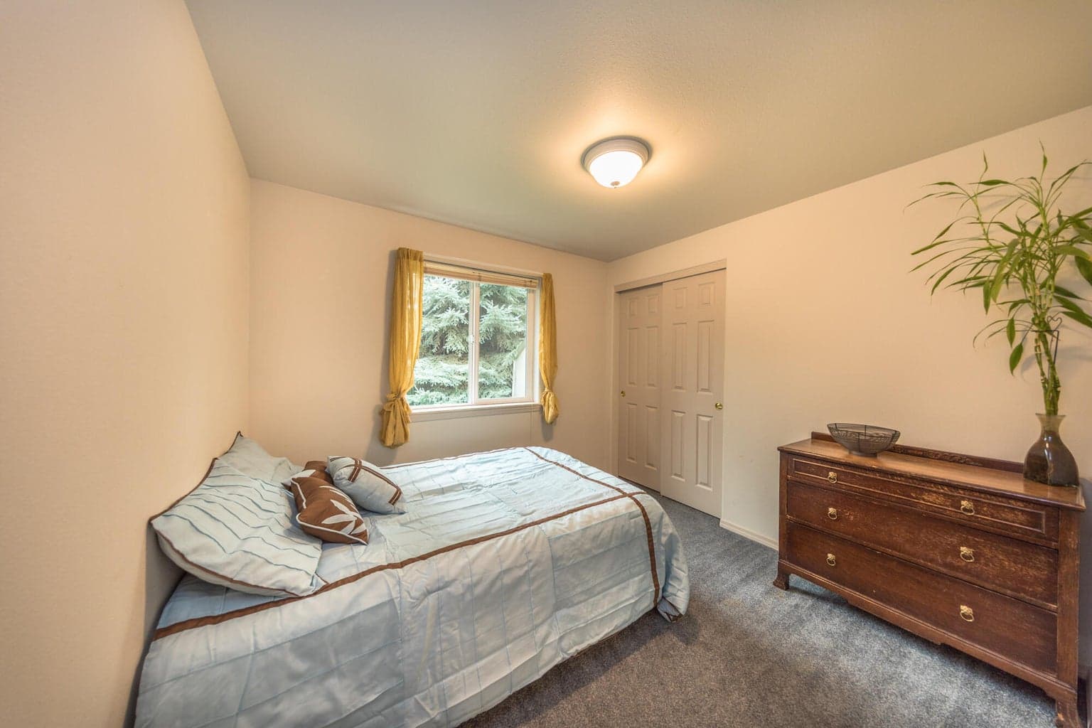 Photo of 3325 NE Mendenhall Drive 10 of 20