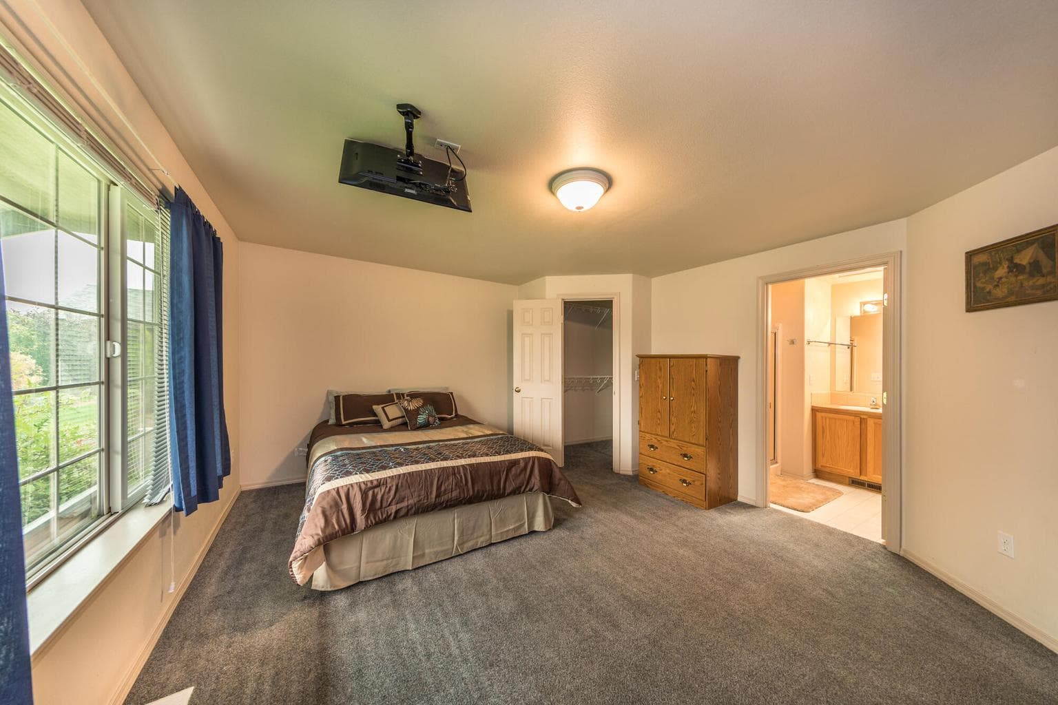 Photo of 3325 NE Mendenhall Drive 12 of 20