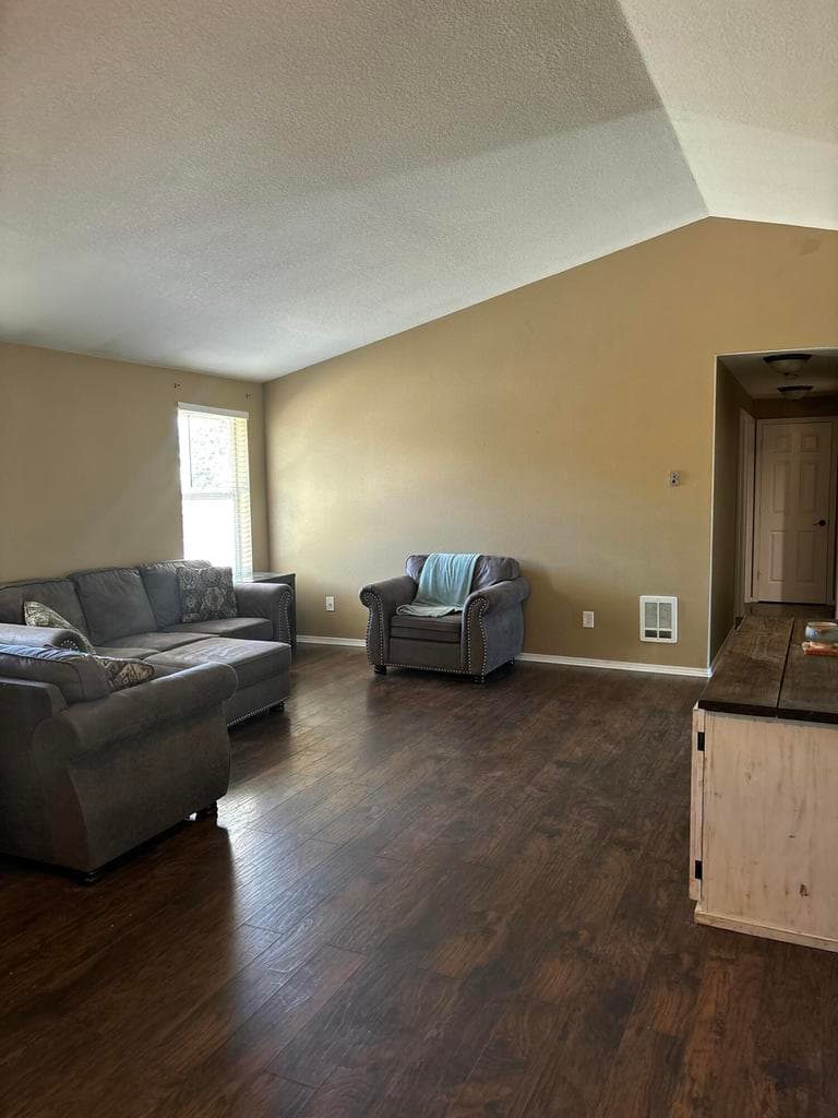 Photo of 2151 SW 28th Street 7 of 28