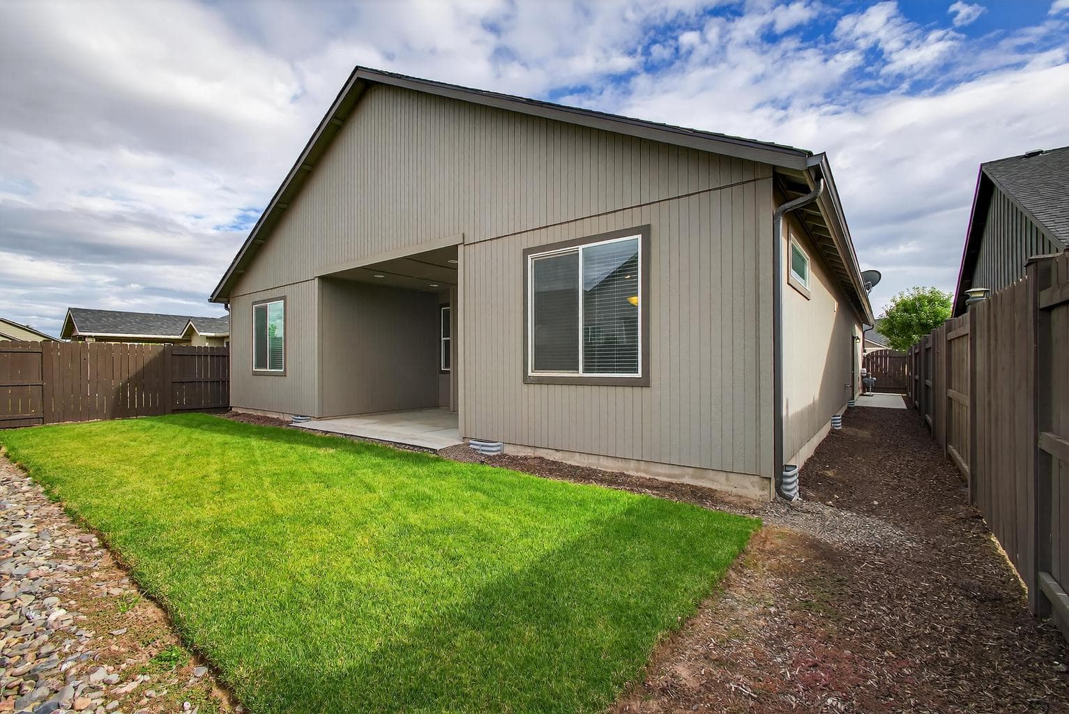 Photo of 2443 NW Ivy Way 25 of 33