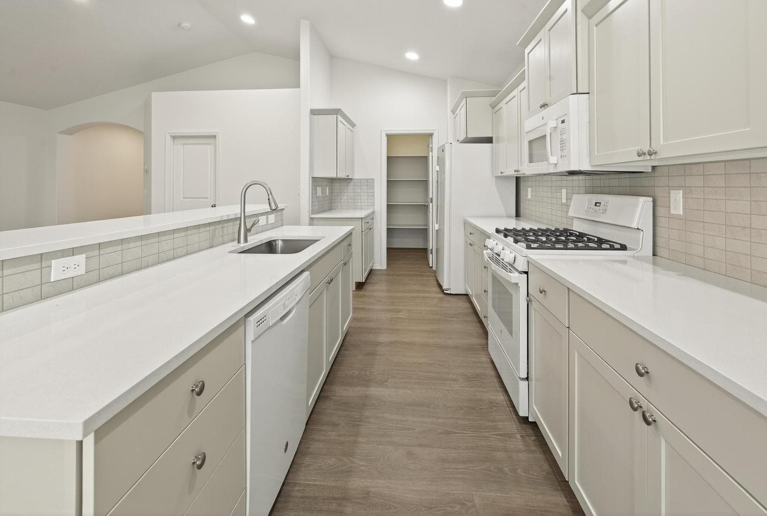 Photo of 2443 NW Ivy Way 9 of 33