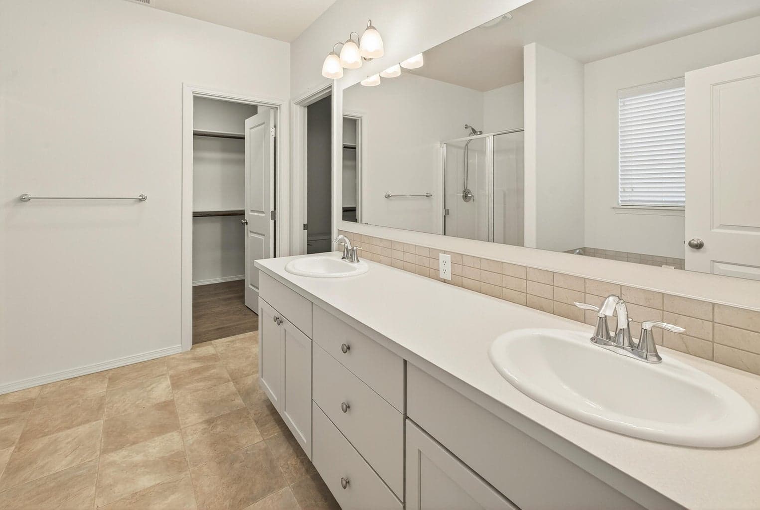 Photo of 2443 NW Ivy Way 18 of 33