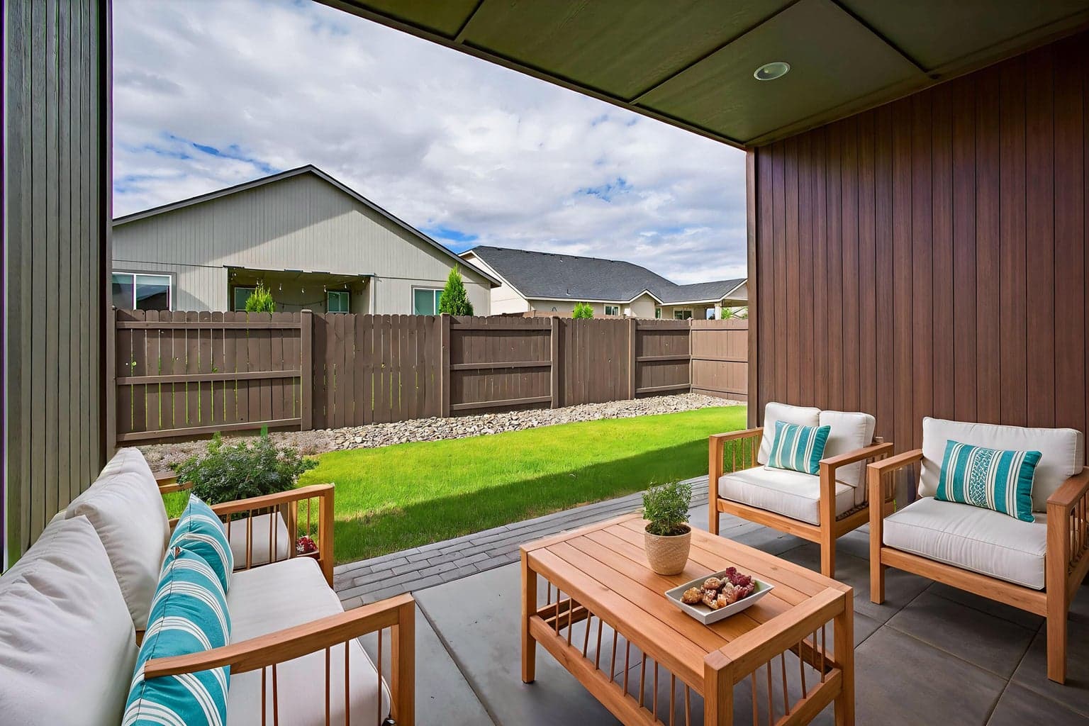 Photo of 2443 NW Ivy Way 24 of 33
