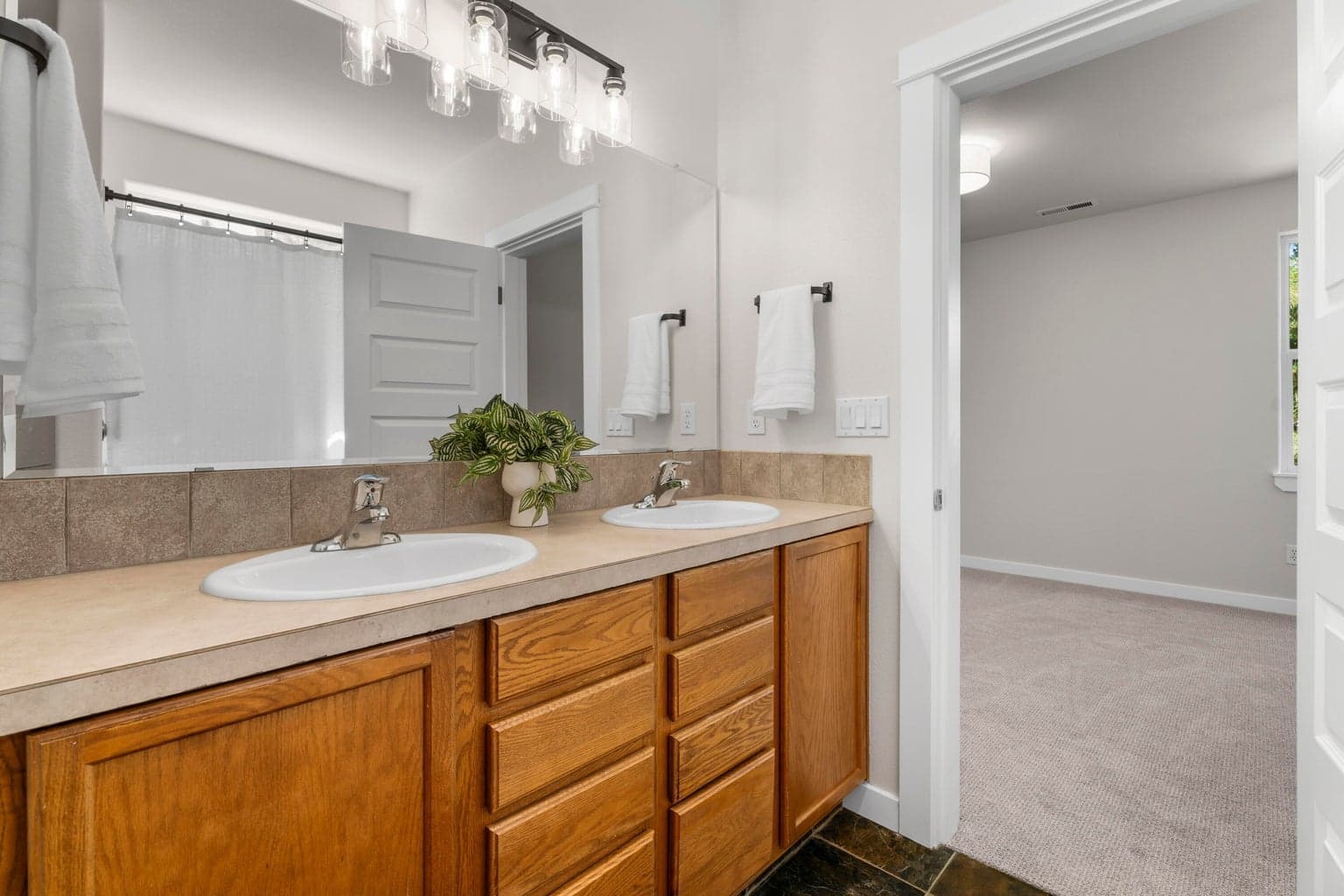 Photo of 1642 W Hill Avenue 17 of 44