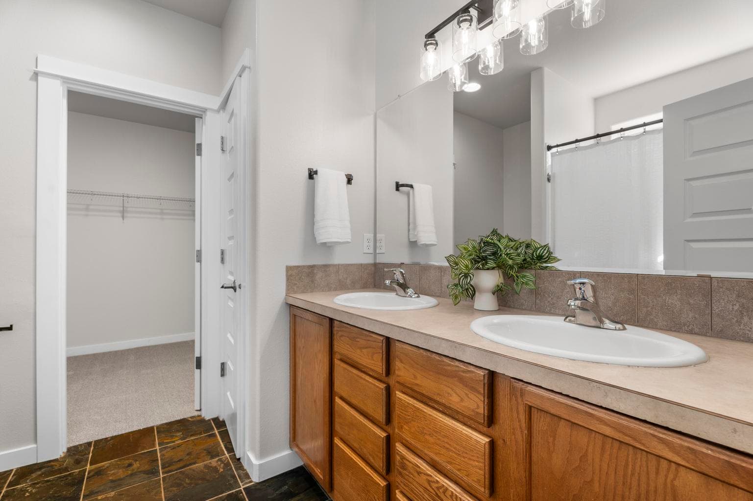 Photo of 1642 W Hill Avenue 18 of 44