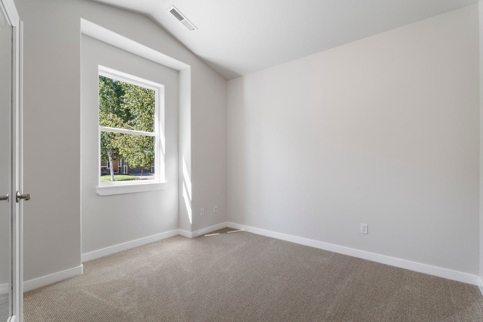 Photo of 1642 W Hill Avenue 14 of 44