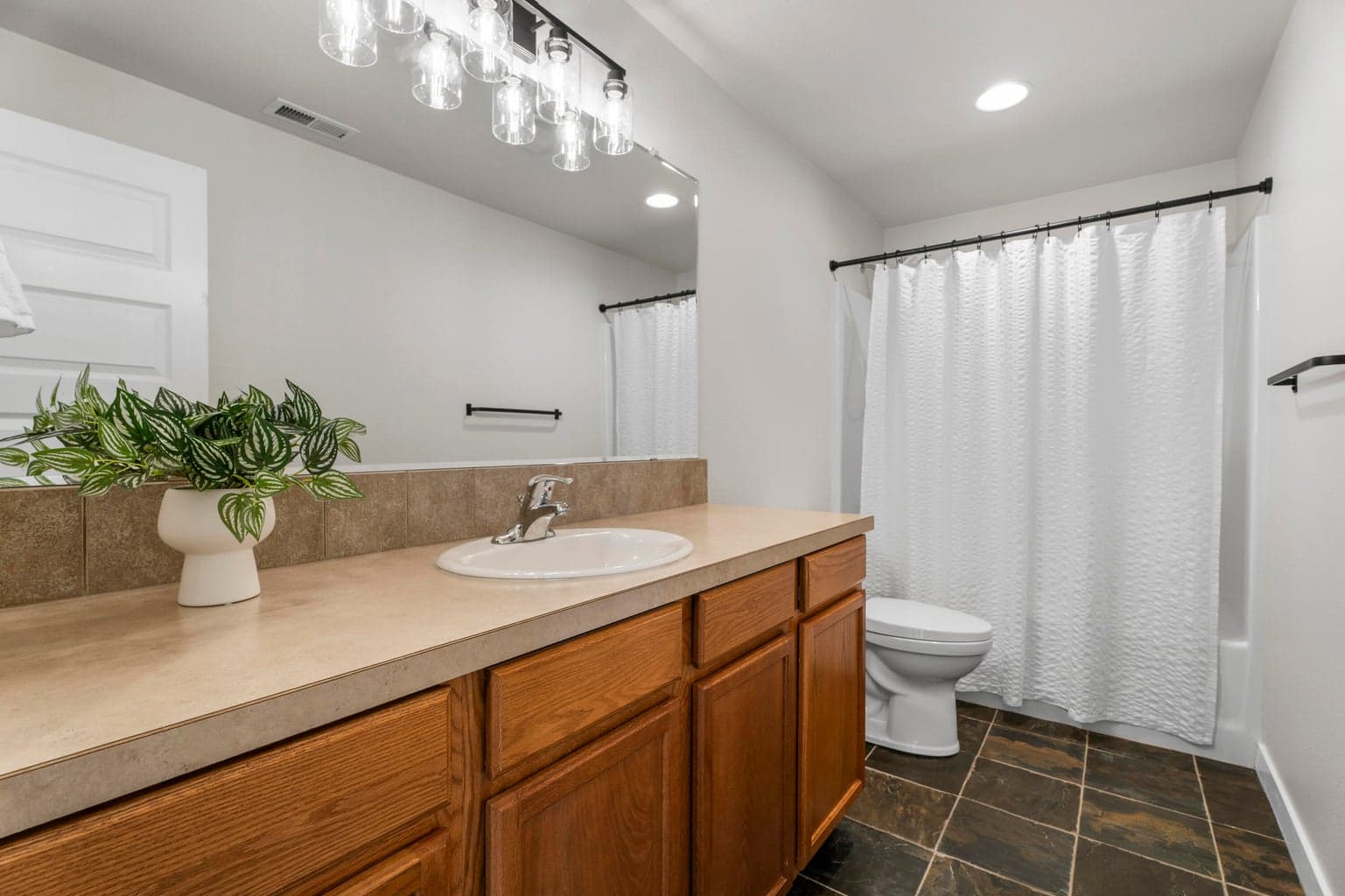 Photo of 1642 W Hill Avenue 22 of 44