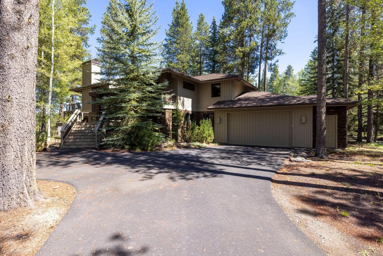 Photo of 17634 Goldfinch Lane 2 of 64