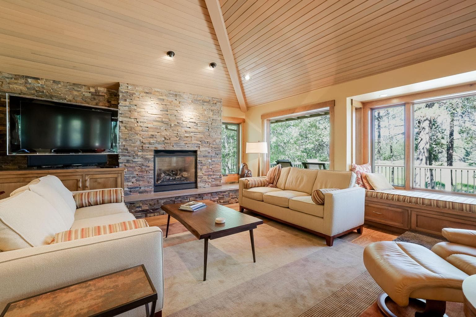 Photo of 17634 Goldfinch Lane 3 of 64