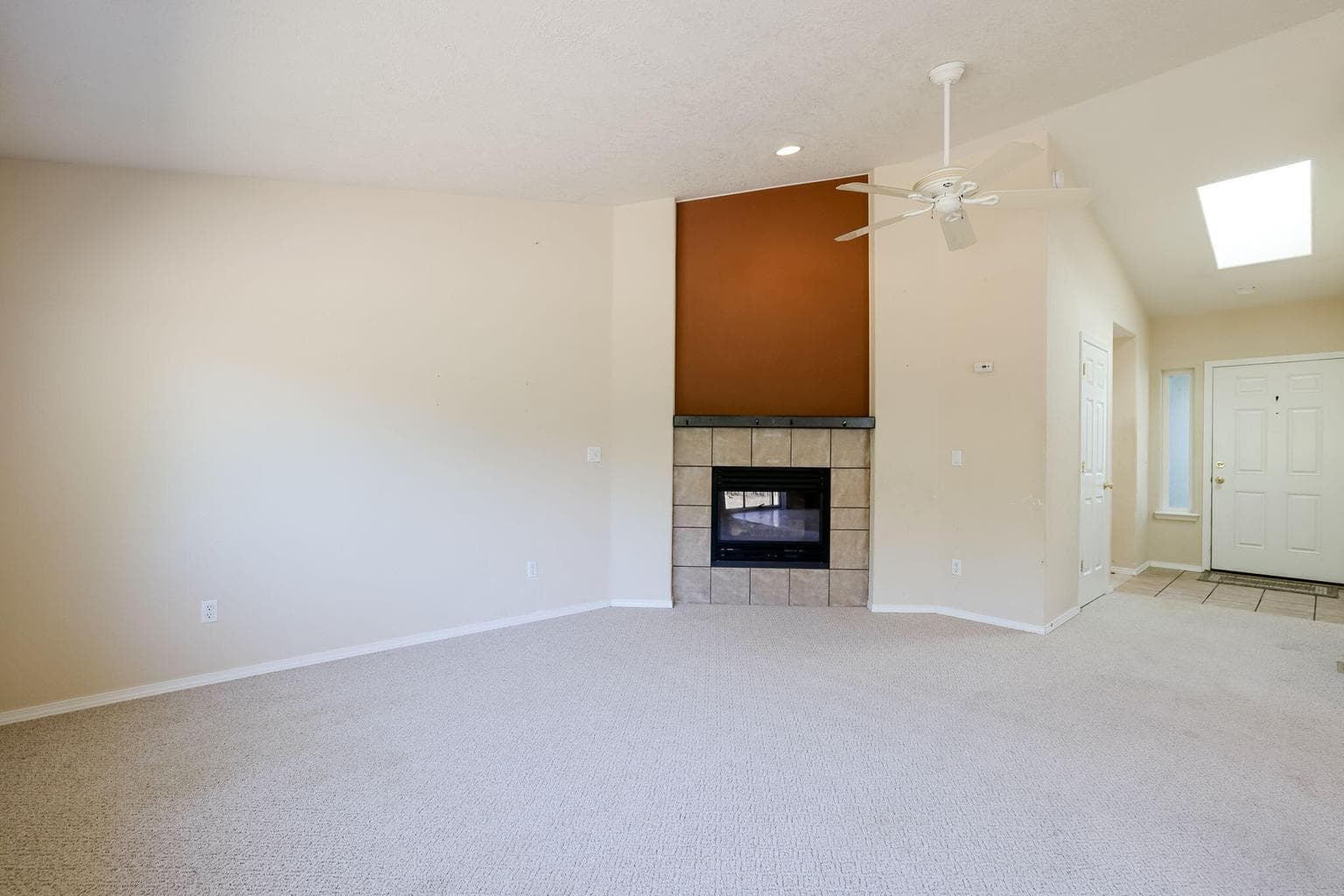 Photo of 835 NE Nickernut Avenue 6 of 30