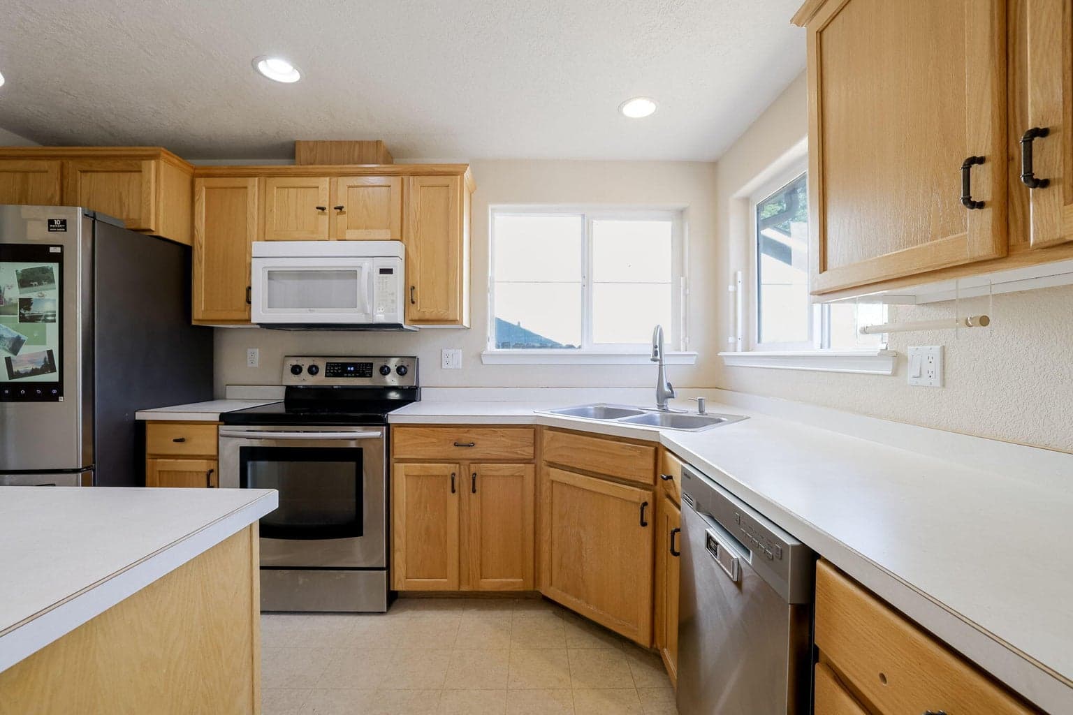 Photo of 835 NE Nickernut Avenue 14 of 30