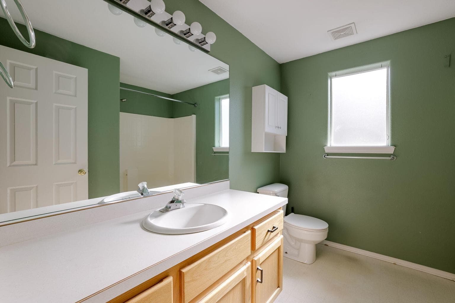 Photo of 835 NE Nickernut Avenue 23 of 30