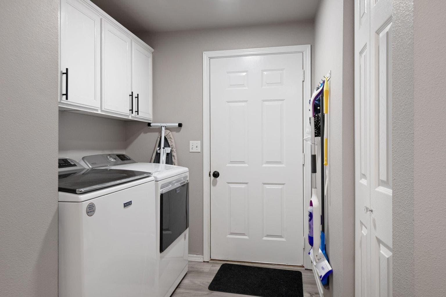 Photo of 1530 NE Larry Court 14 of 19