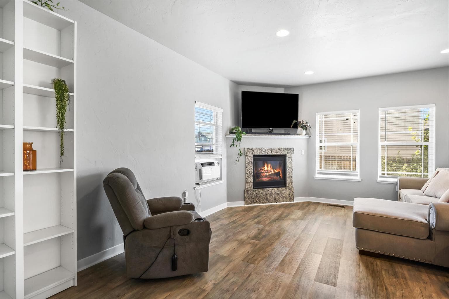 Photo of 728 NE Apache Circle 6 of 31