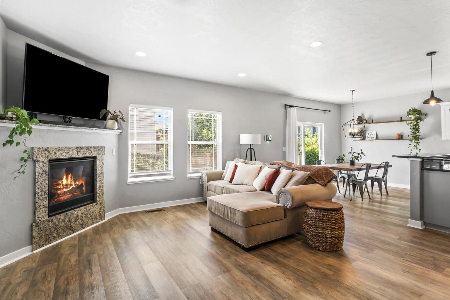 Photo of 728 Apache 5 of 31
