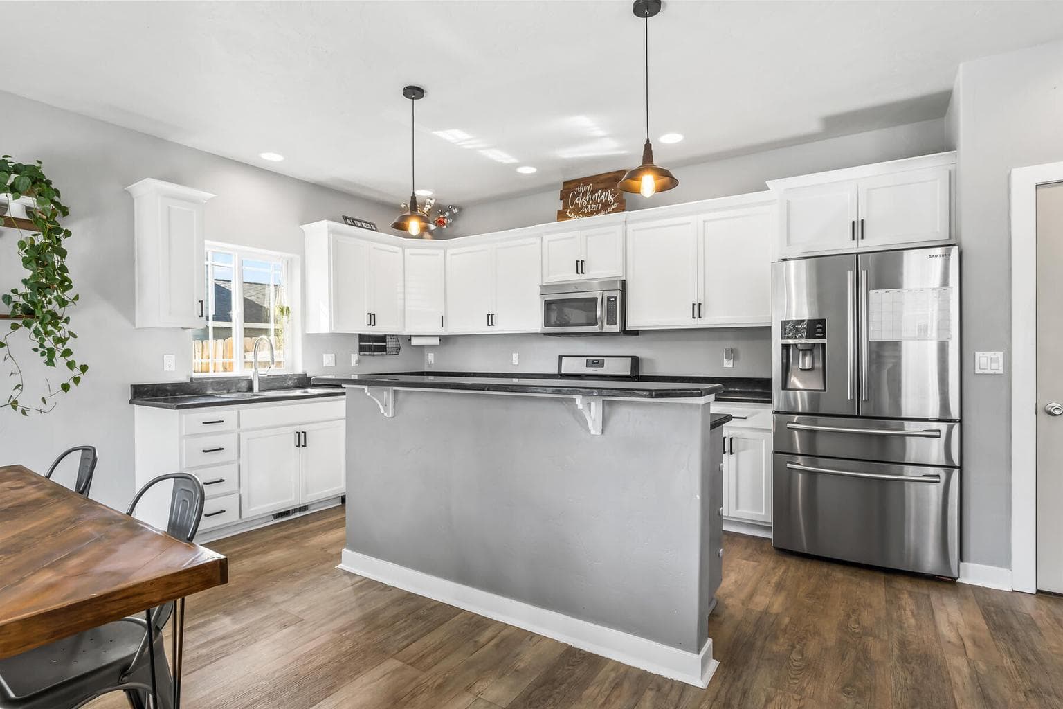 Photo of 728 NE Apache Circle 9 of 31