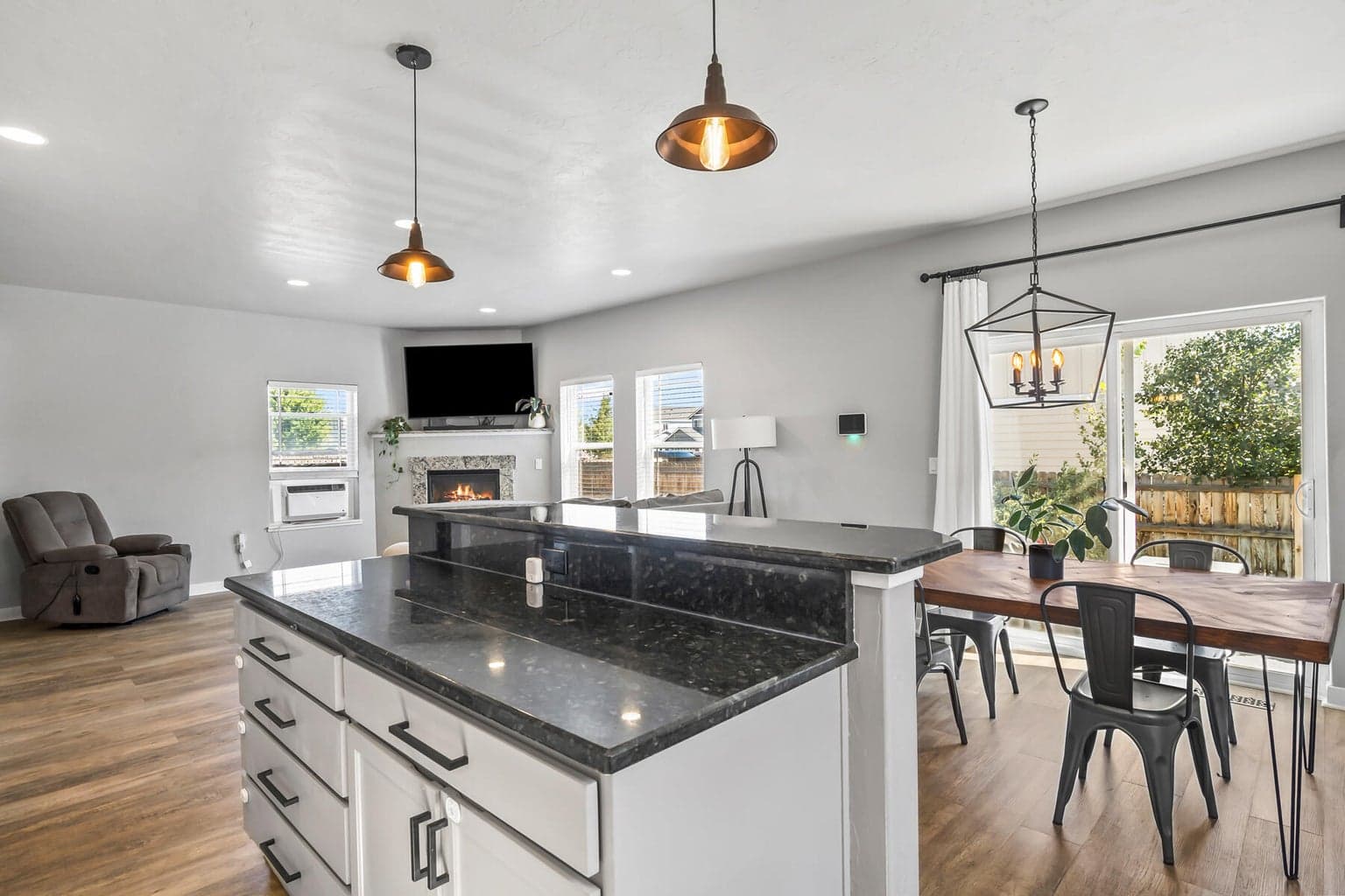 Photo of 728 NE Apache Circle 11 of 31