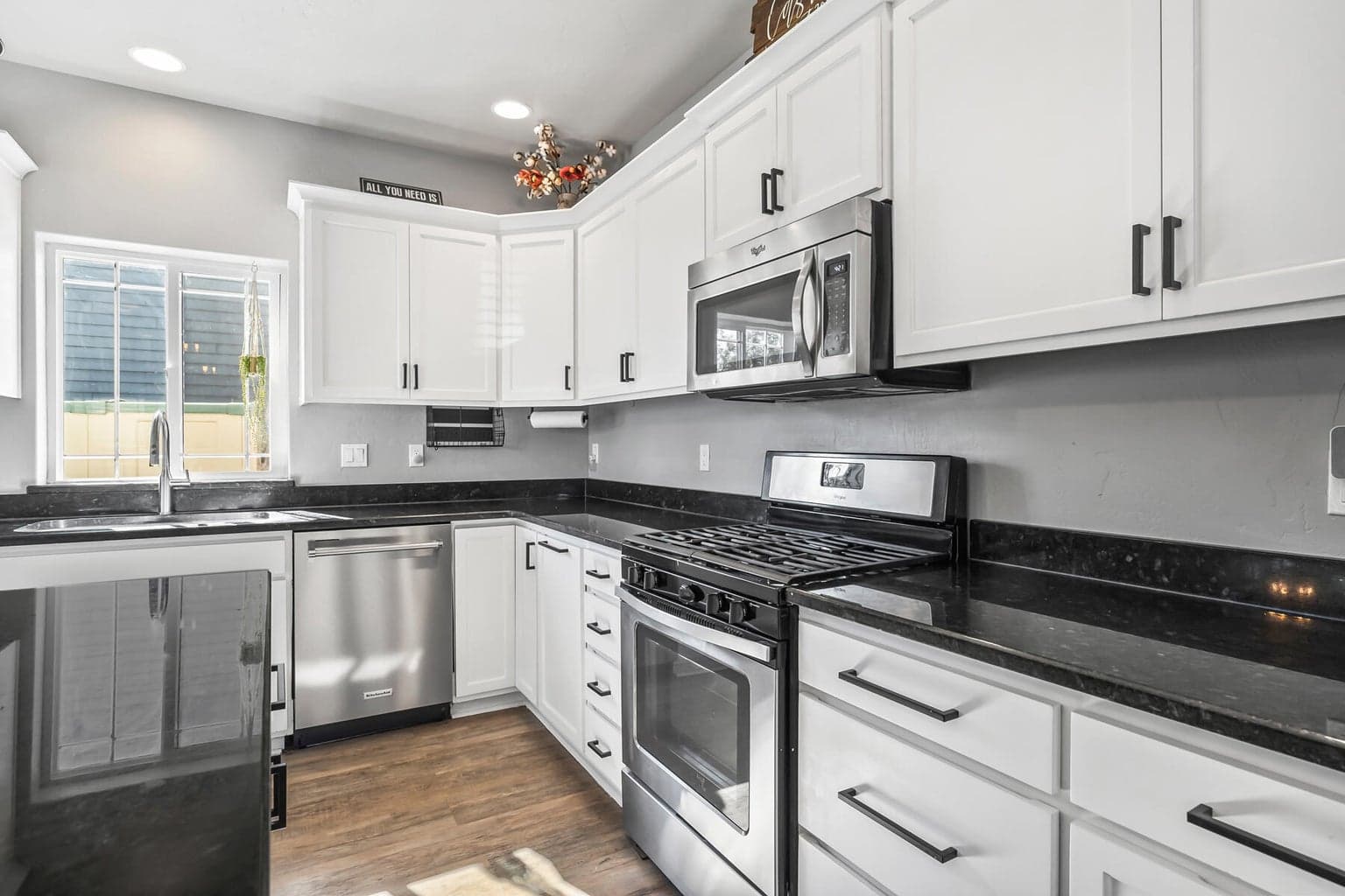 Photo of 728 NE Apache Circle 12 of 31