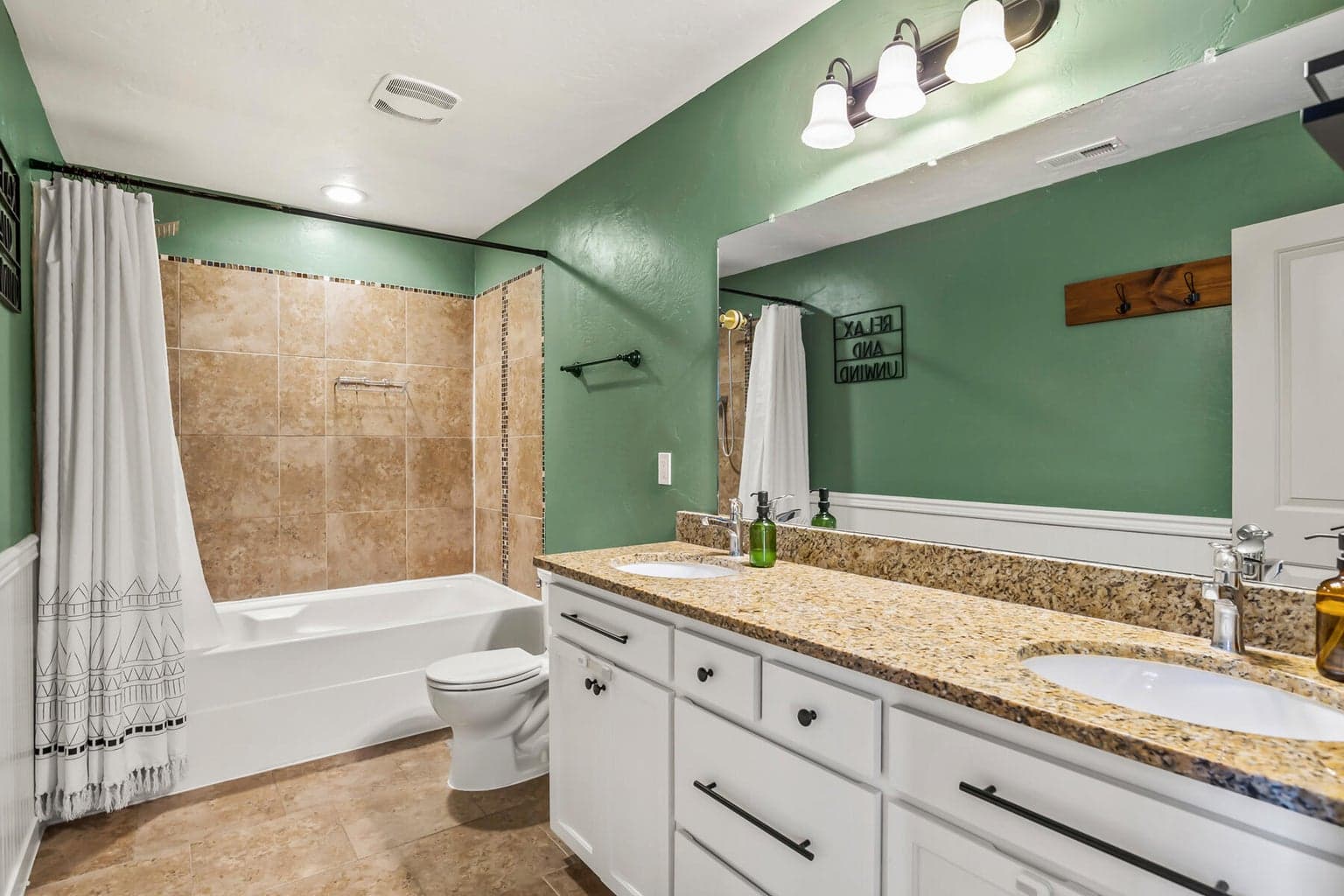 Photo of 728 NE Apache Circle 15 of 31