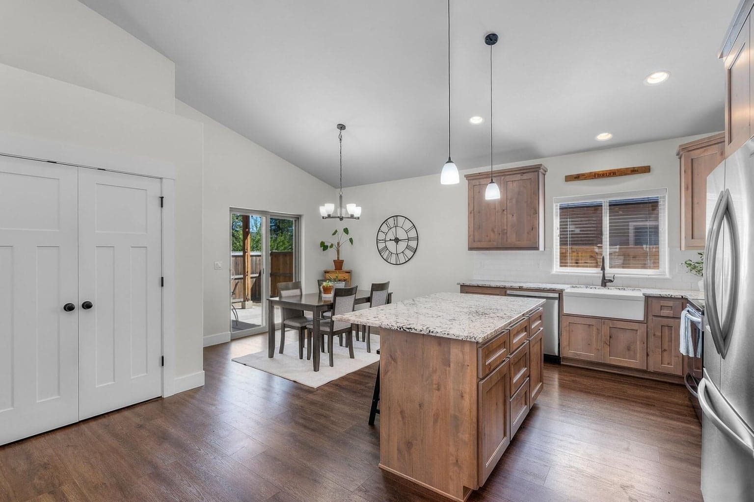 Photo of 16528 Pine Creek Drive 5 of 31