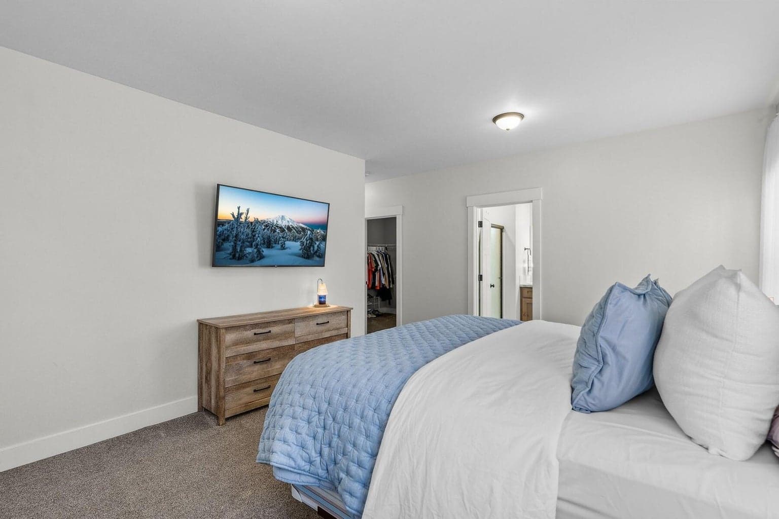 Photo of 16528 Pine Creek Drive 11 of 31
