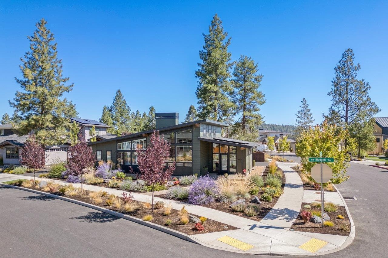 Photo of 3057 Blodgett 2 of 38