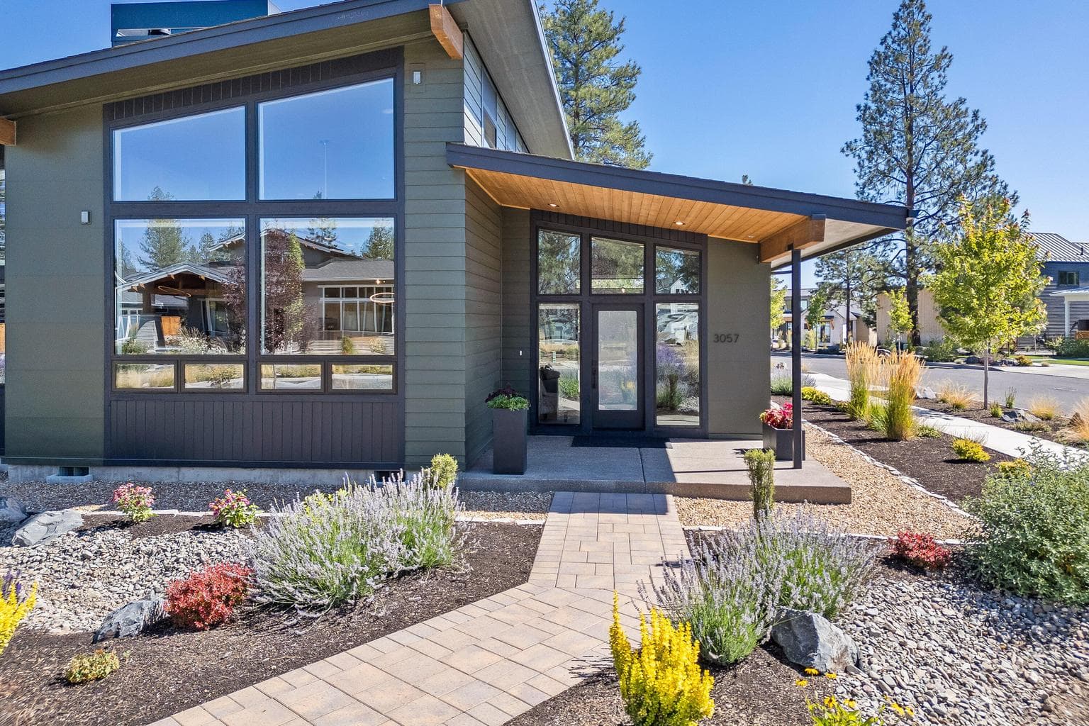 Photo of 3057 Blodgett 3 of 38