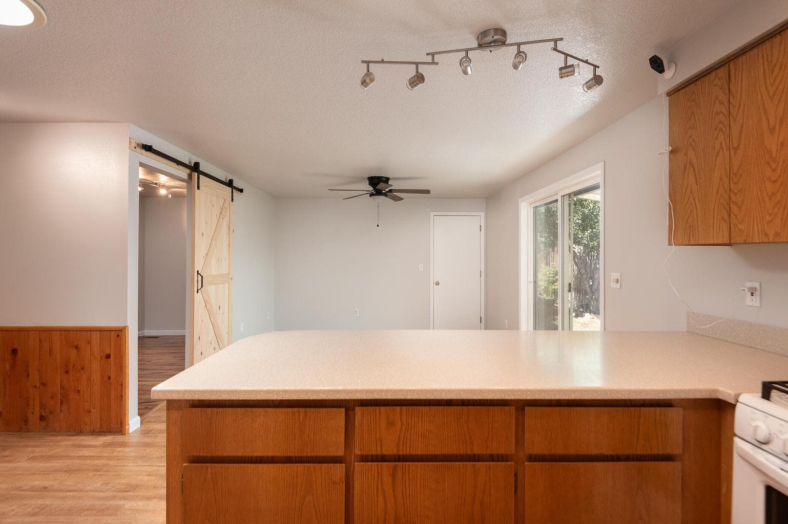 Photo of 700 NE Shelley Way 6 of 23