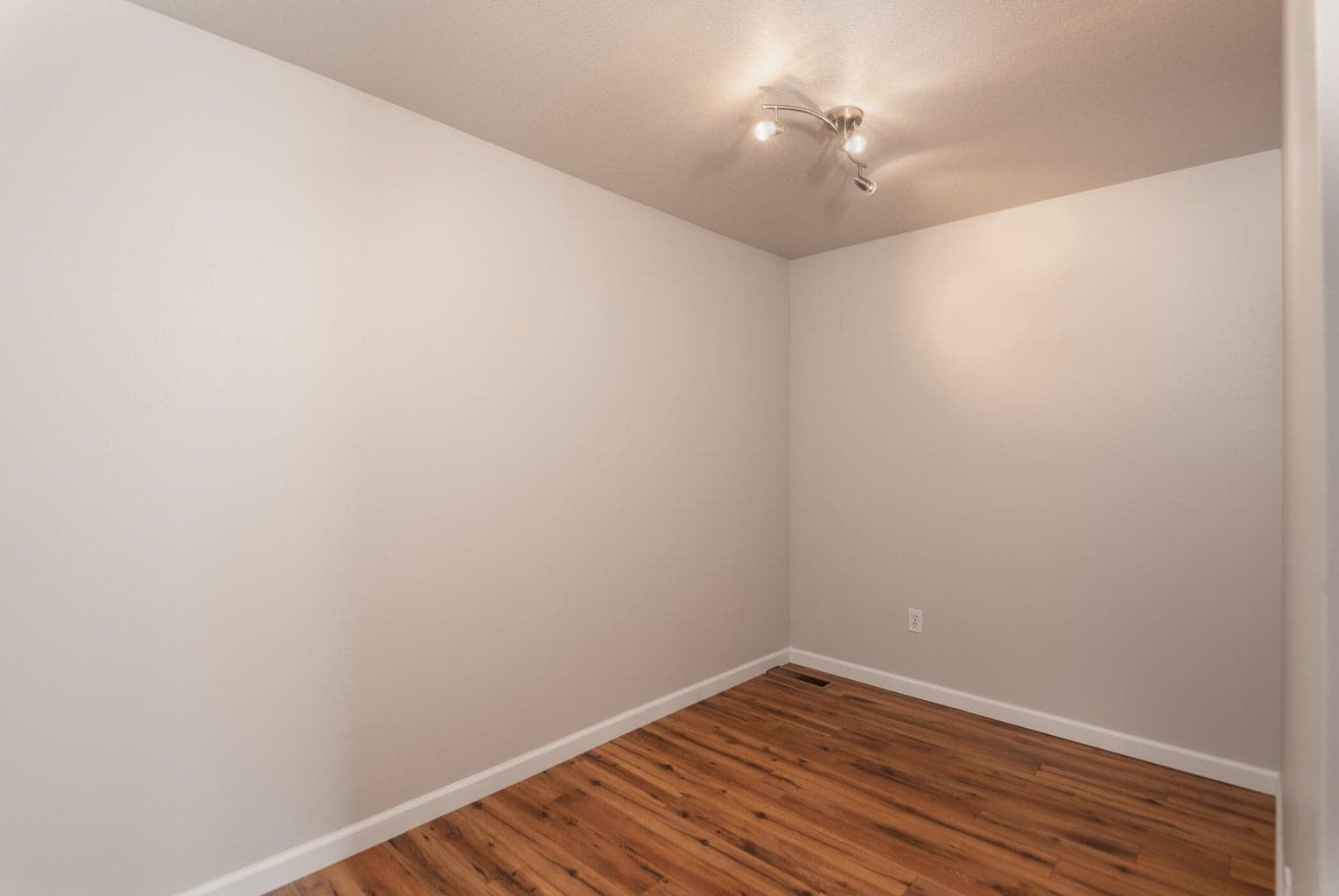Photo of 700 NE Shelley Way 9 of 23