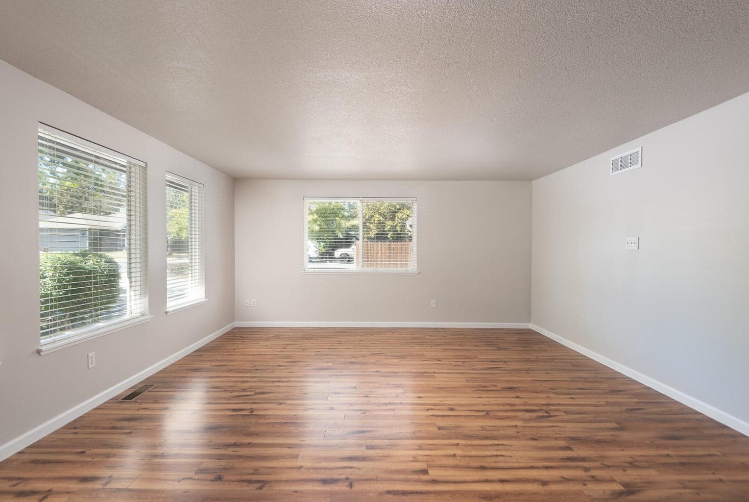 Photo of 700 NE Shelley Way 11 of 23