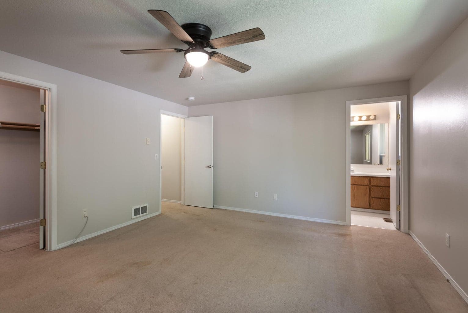 Photo of 700 NE Shelley Way 13 of 23