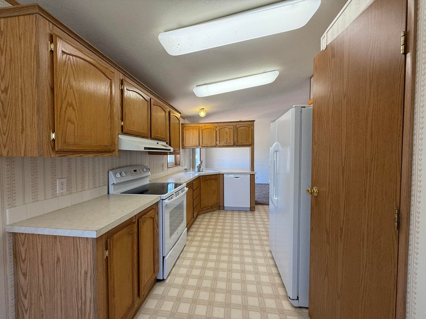 Photo of 5860 Davis 4 of 17