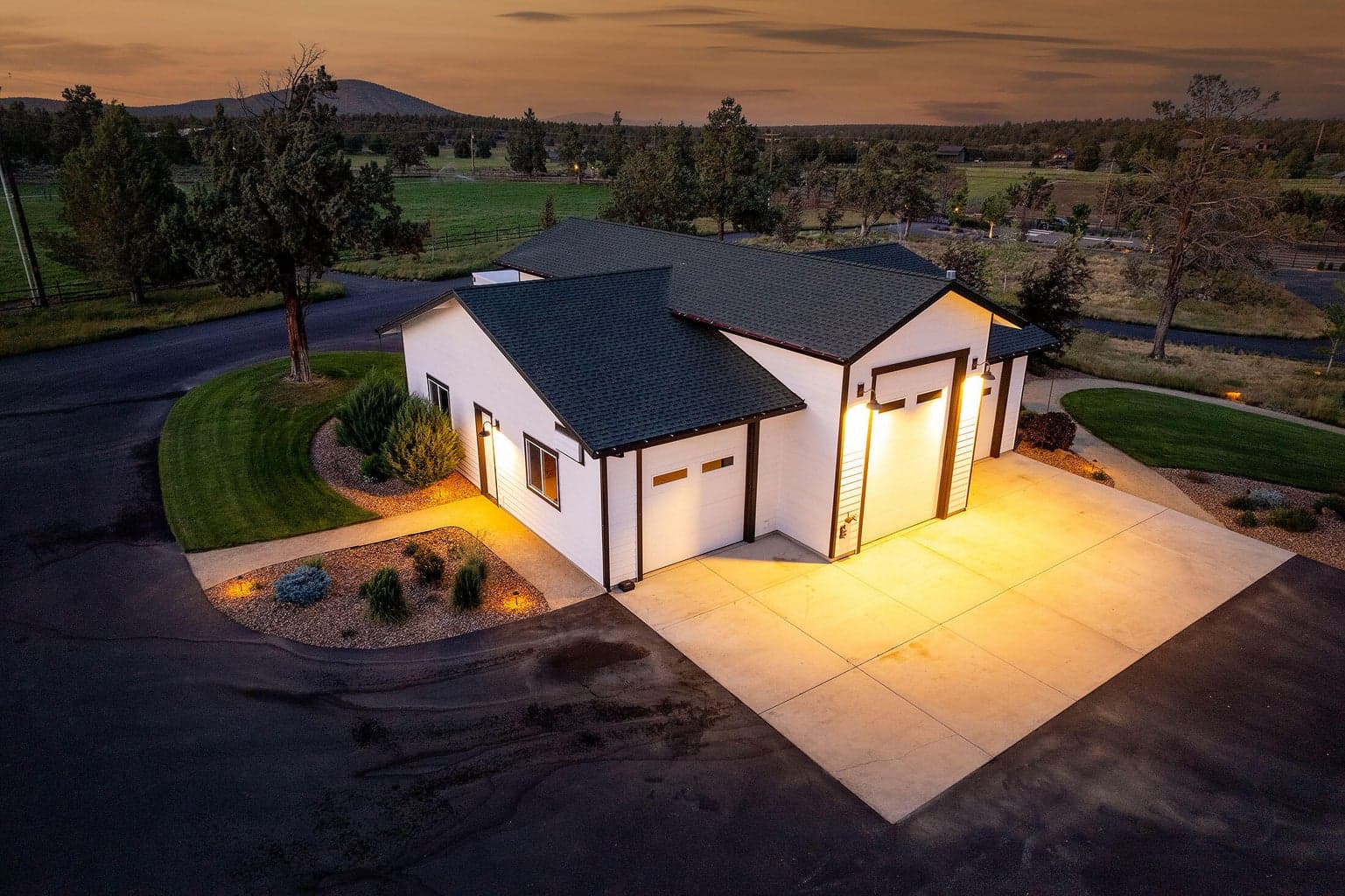 Detached Garage/Shop.