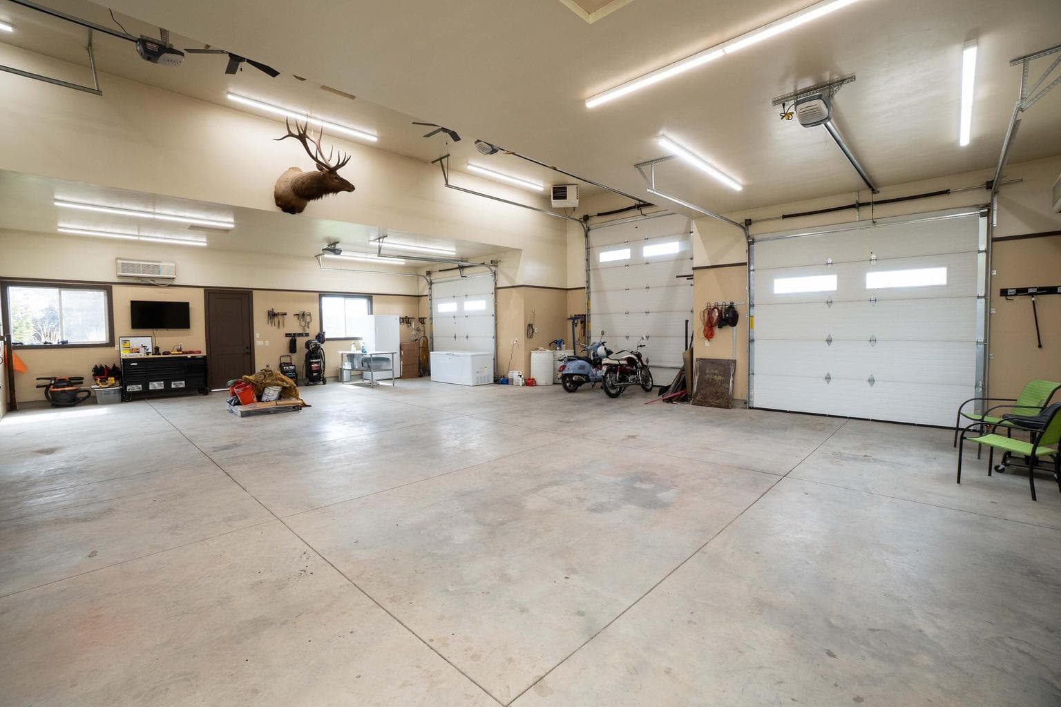 Detached Garage/Shop.