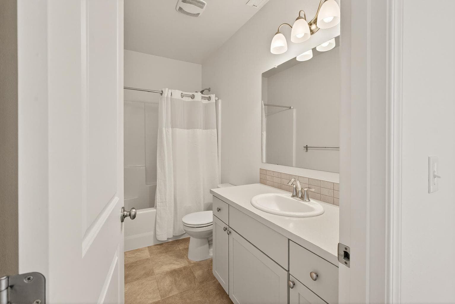 Photo of 2443 NW Ivy Way 21 of 33