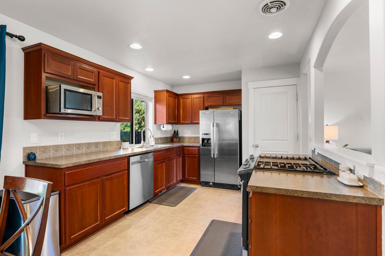 Photo of 3227 NE Sandalwood Drive 11 of 43
