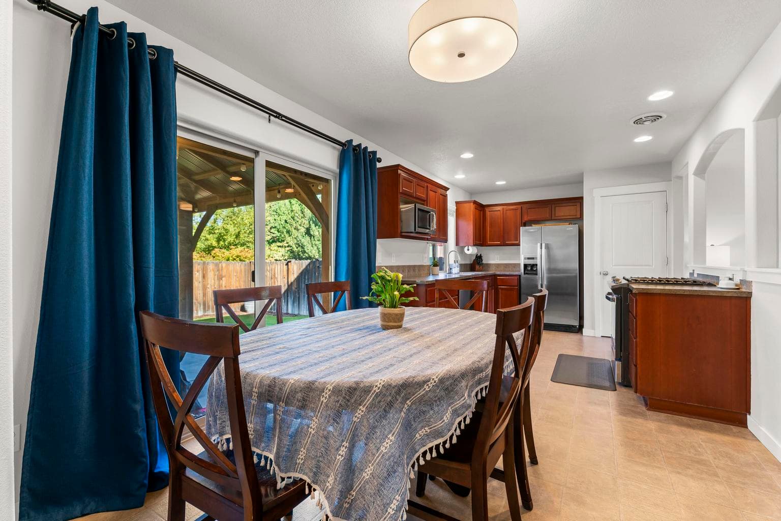 Photo of 3227 NE Sandalwood Drive 16 of 43
