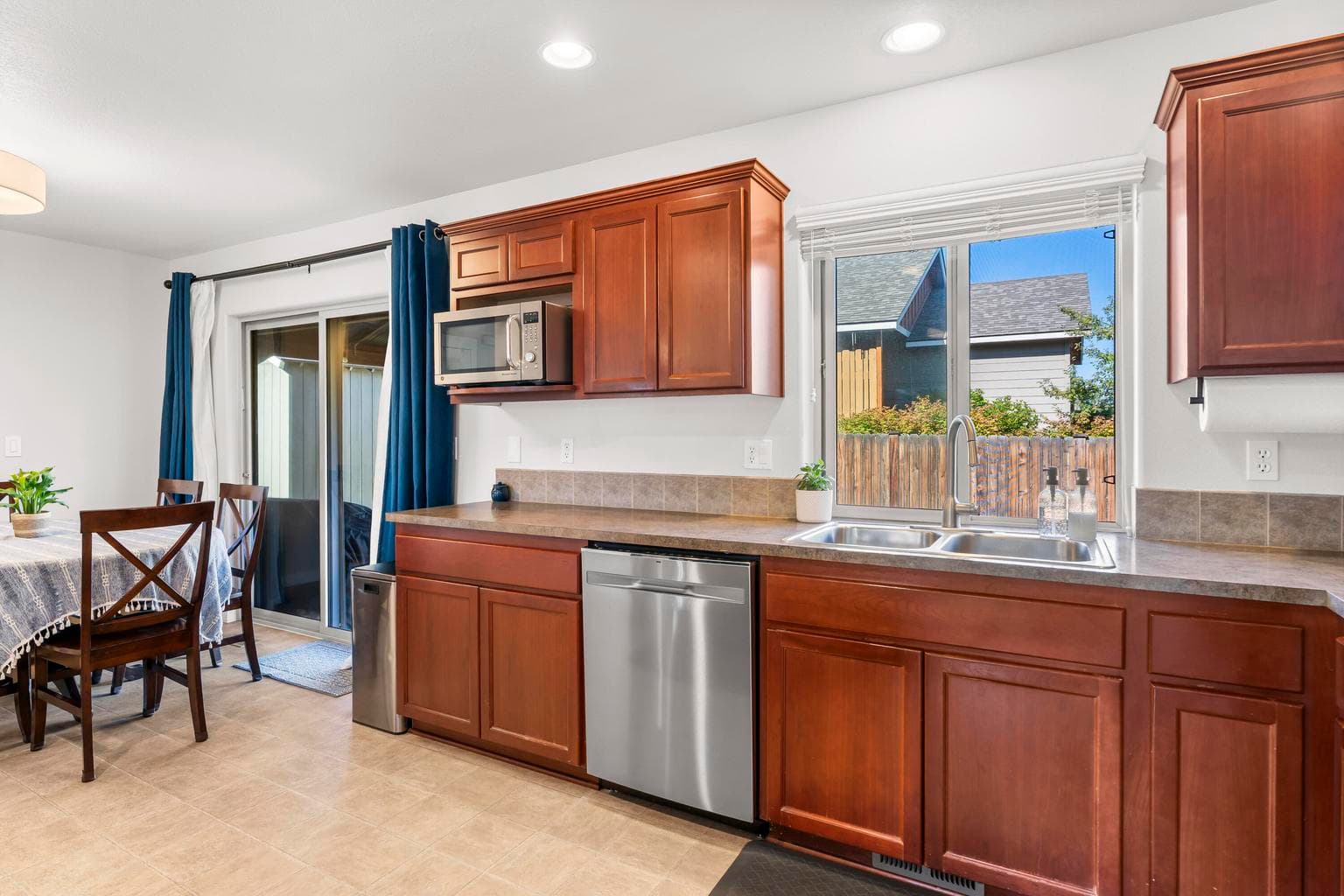 Photo of 3227 NE Sandalwood Drive 12 of 43