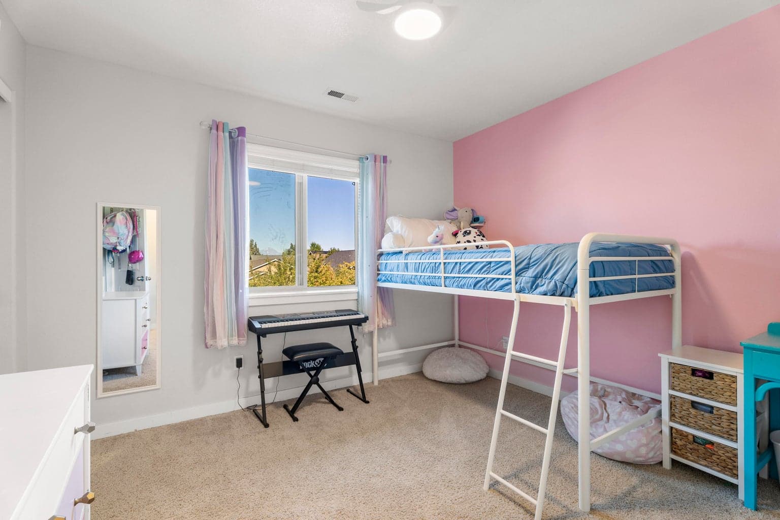 Photo of 3227 NE Sandalwood Drive 24 of 43