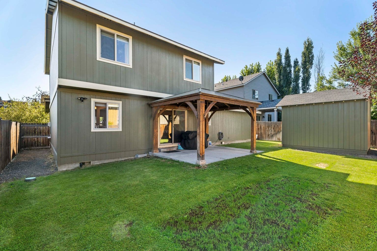 Photo of 3227 NE Sandalwood Drive 27 of 43