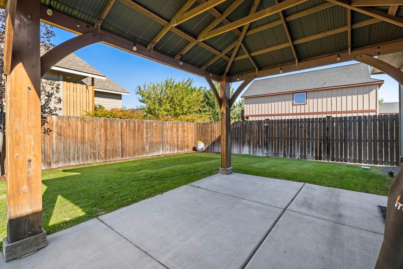 Photo of 3227 NE Sandalwood Drive 29 of 43