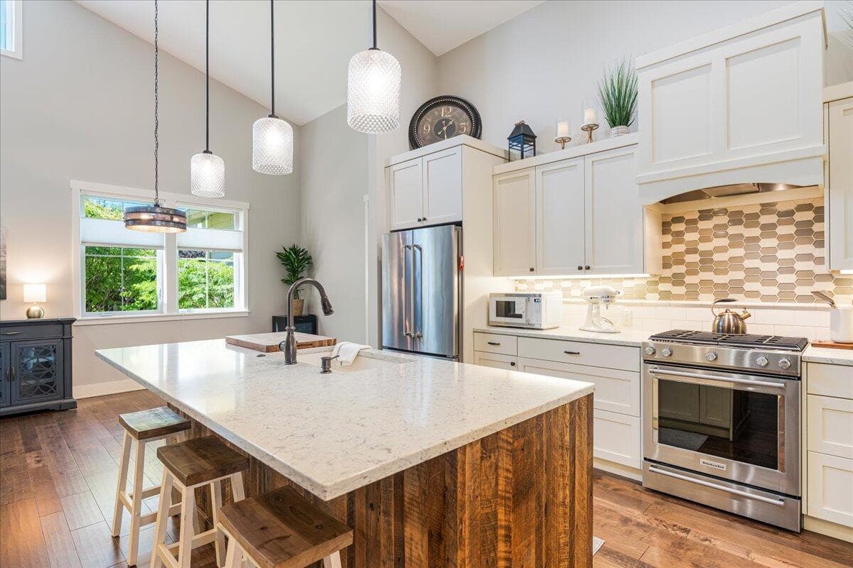 Photo of 3533 SW 47th Street 7 of 29