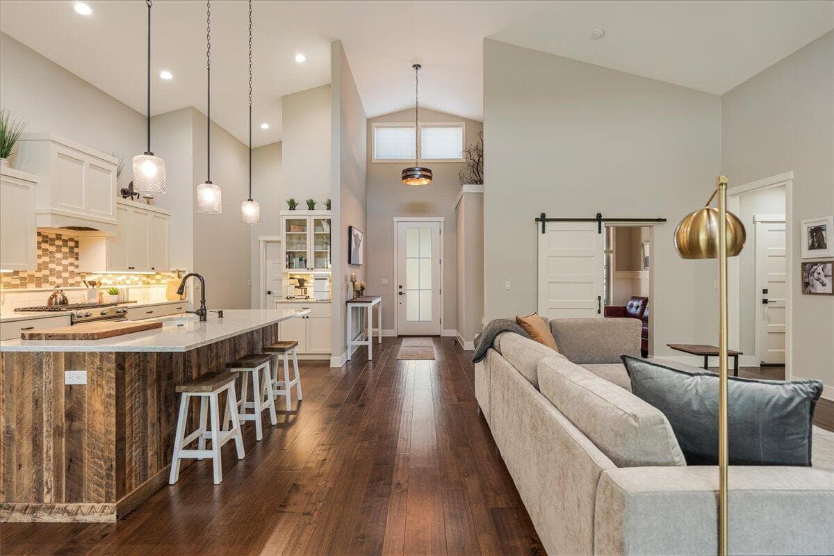 Photo of 3533 47th 5 of 29