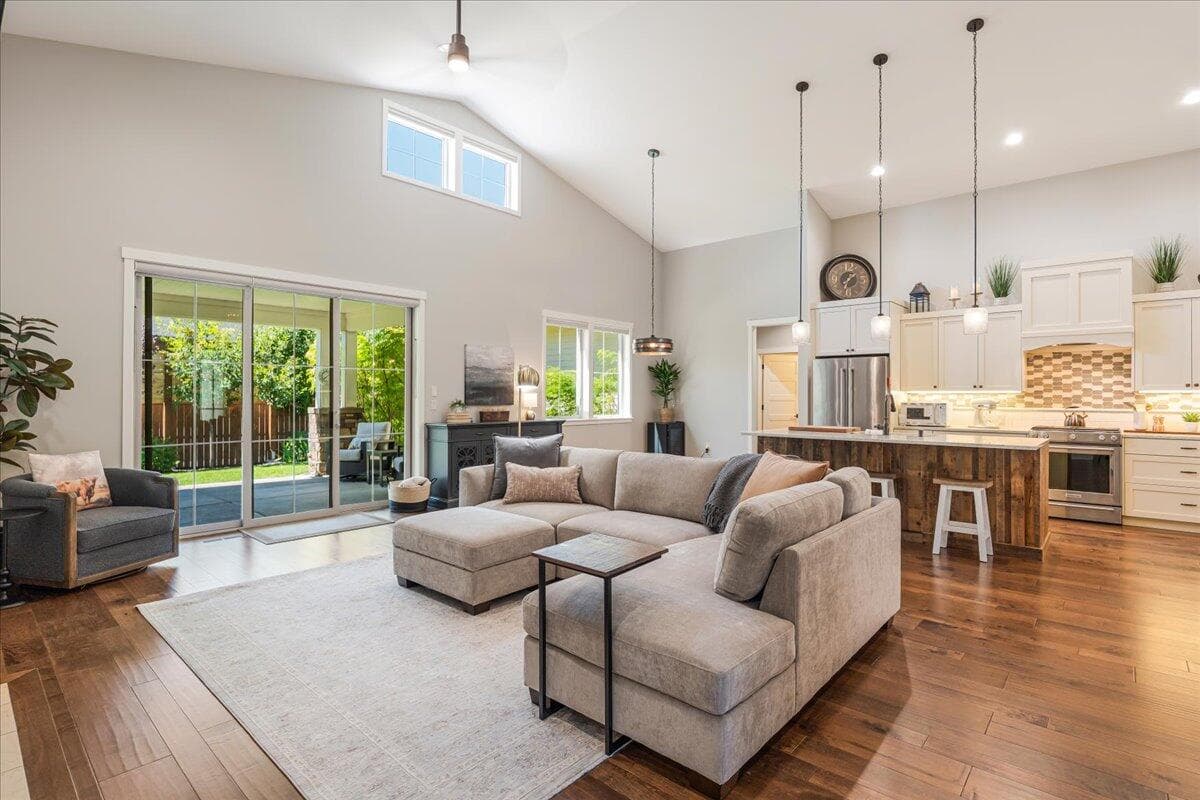 Photo of 3533 47th 3 of 29