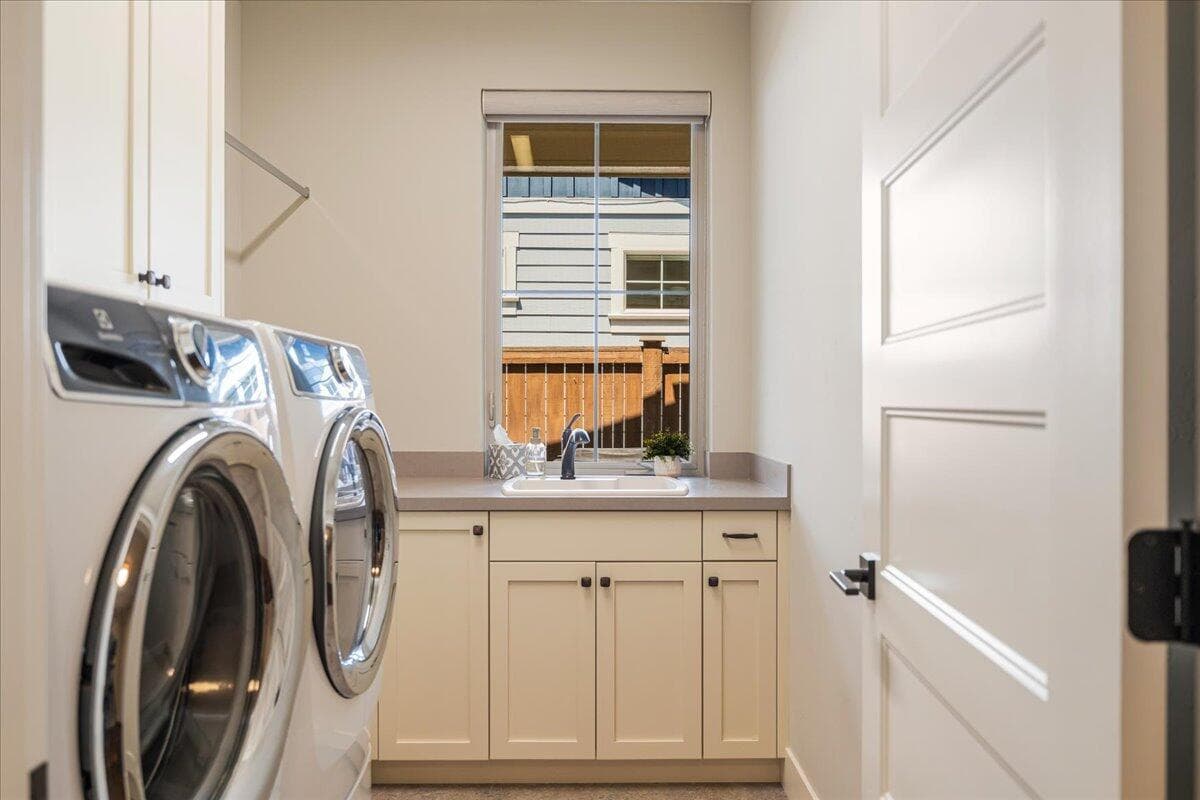 Photo of 3533 SW 47th Street 20 of 29