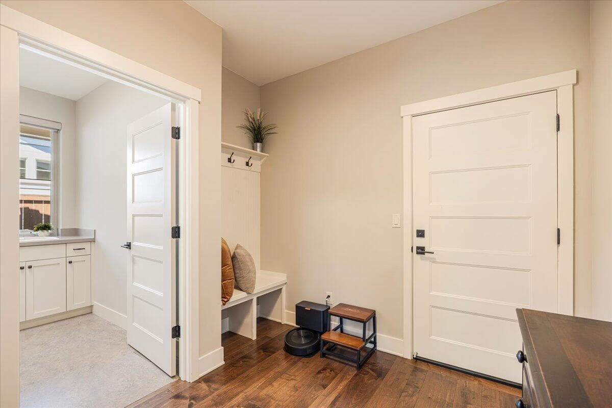 Photo of 3533 SW 47th Street 21 of 29