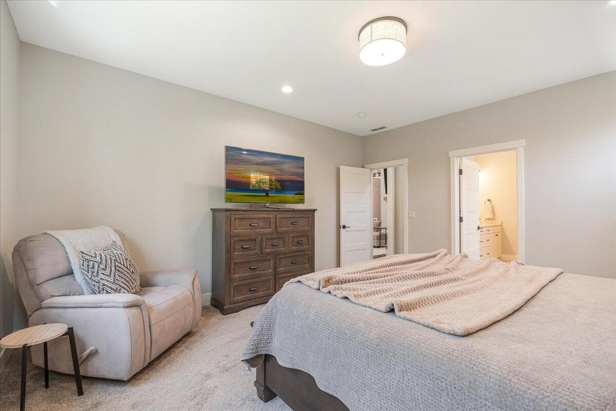 Photo of 3533 SW 47th Street 11 of 29