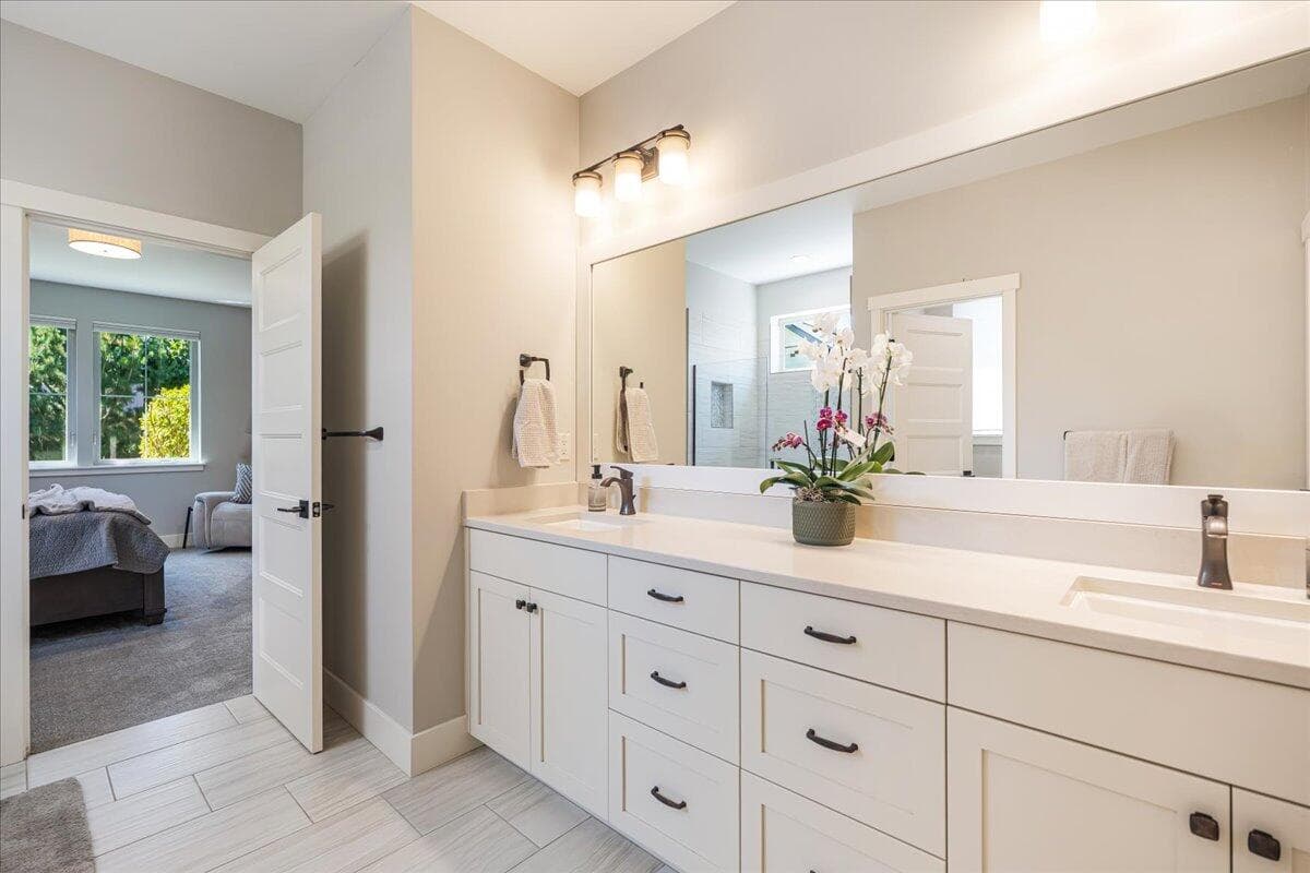 Photo of 3533 SW 47th Street 12 of 29