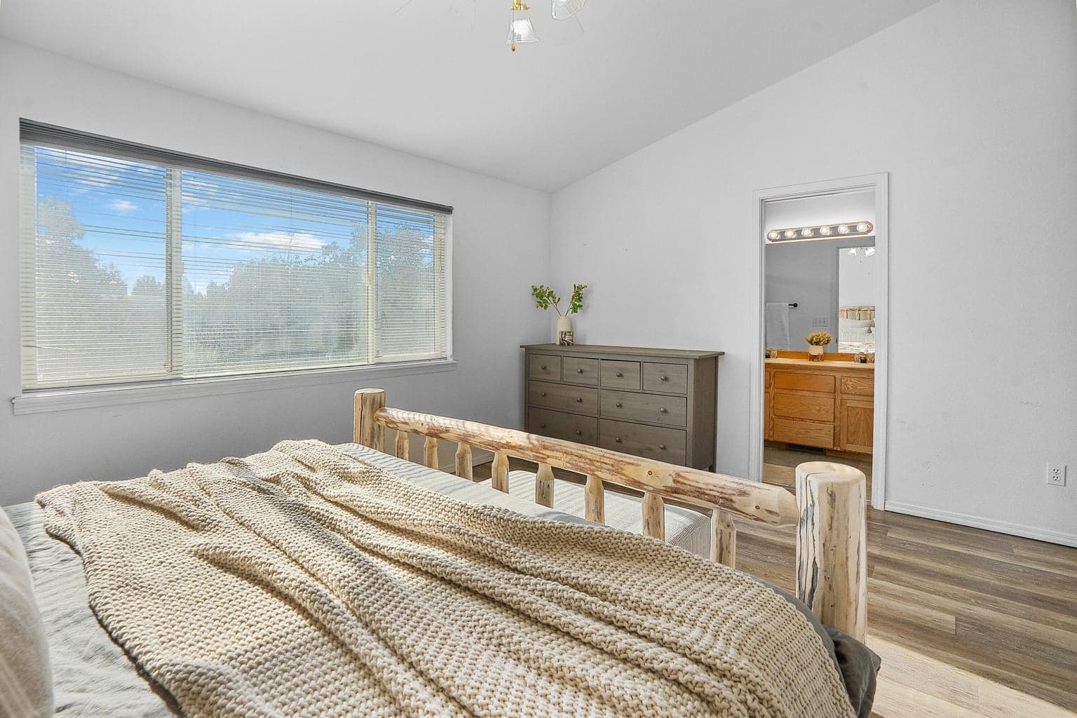 Photo of 2206 NW 8th Street 15 of 24